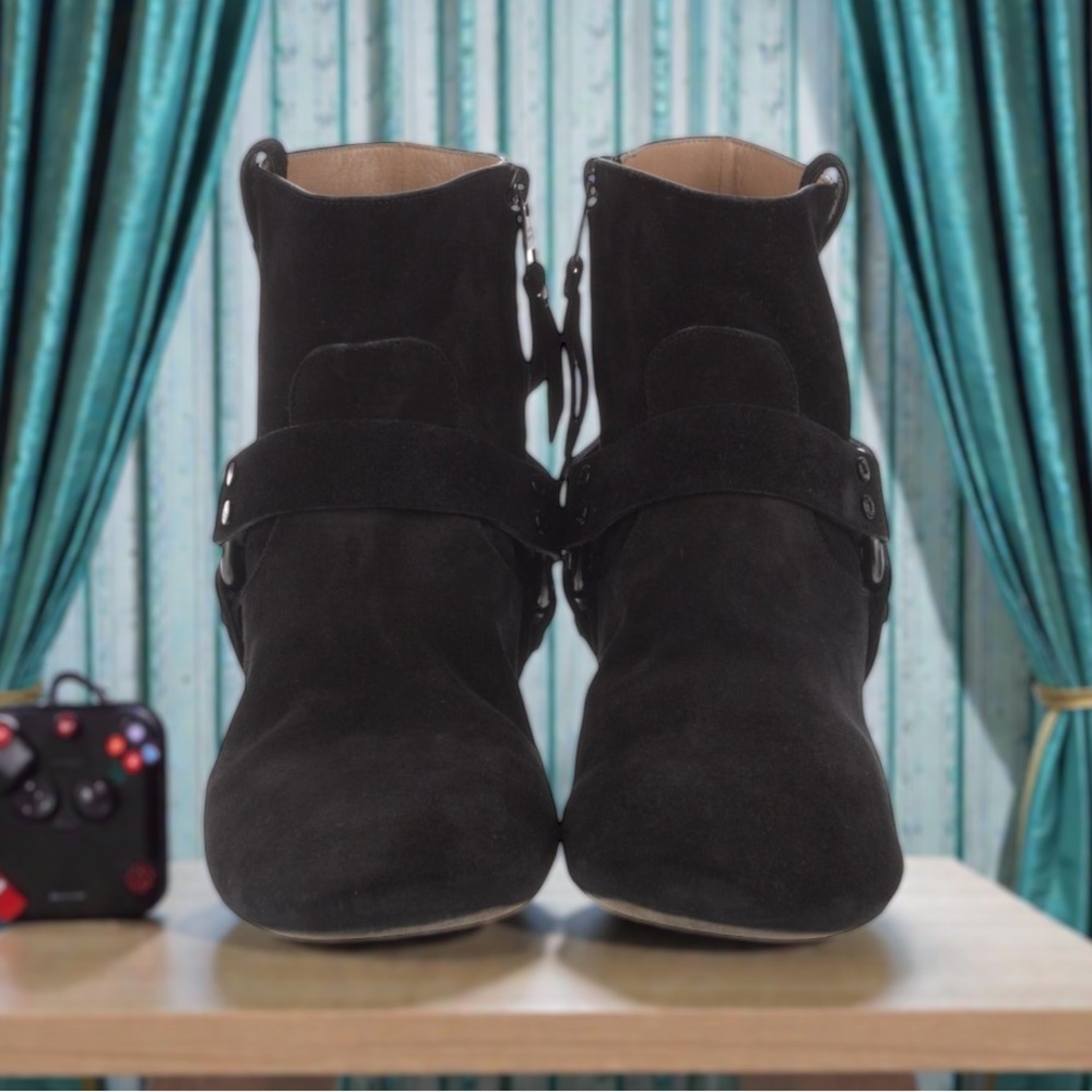 Louis Vuitton Suede Moto Boots in black suede leather - Picture 4 of 14